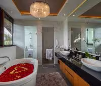 Villa Tirtha Bayu II, Salle de bains attenante